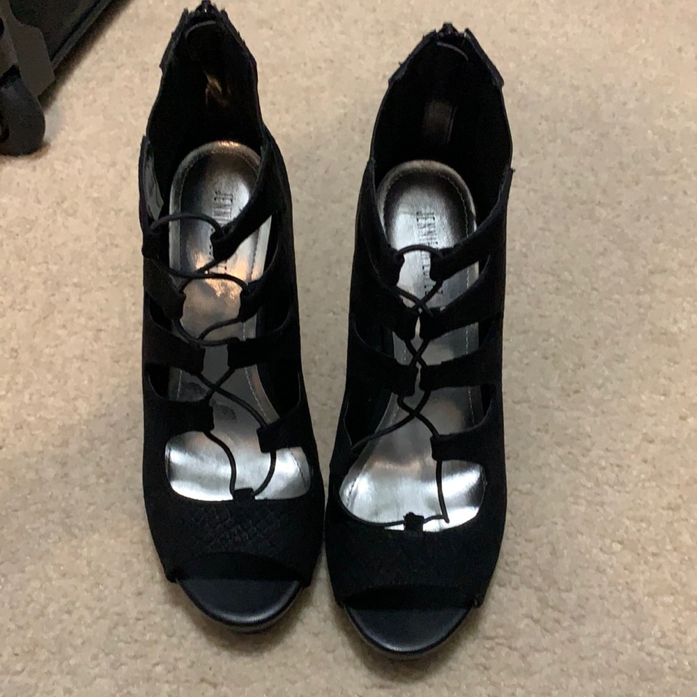 Jennifer Lopez Heels Size 7.5. NWOT